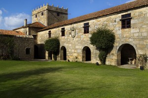 Foto: Vista de las bodegas Palacio Fefiñanes, en Cambados.